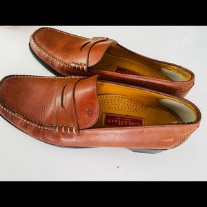 Nice shoes for men, brown color.